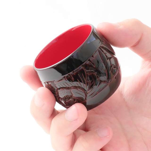 村上木彫堆朱 藤井漆工 ぐい呑 牡丹唐草 朱溜塗