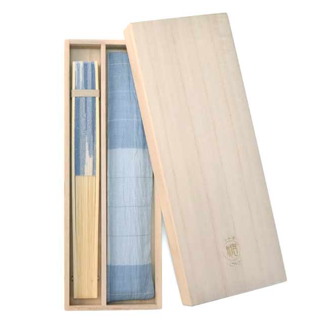 IONO］小千谷縮（おぢやちぢみ） 扇子 格子 青［IONO縮扇子格子青］