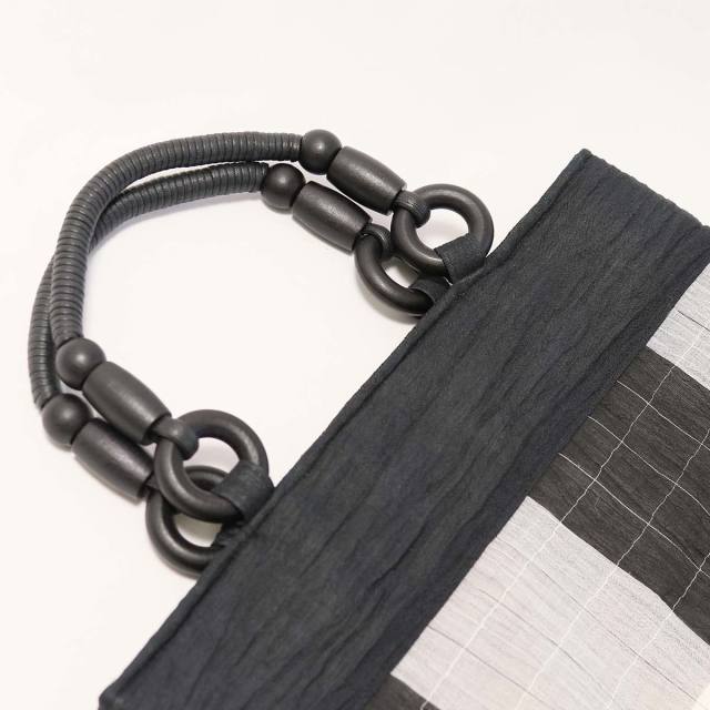 IONO］小千谷縮布（おぢやちぢみふ） バッグ 格子 黒