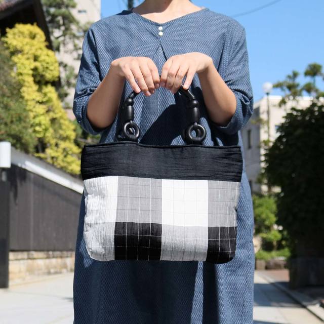 IONO 小千谷縮布 バッグ 格子 黒