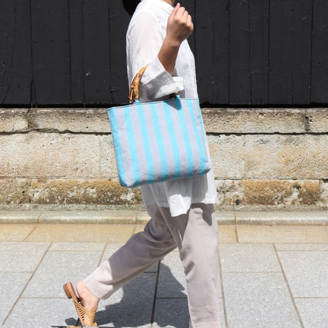IONO］小千谷縮布（おぢやちぢみふ） バッグ 雪縞 浅葱色（あさぎいろ）