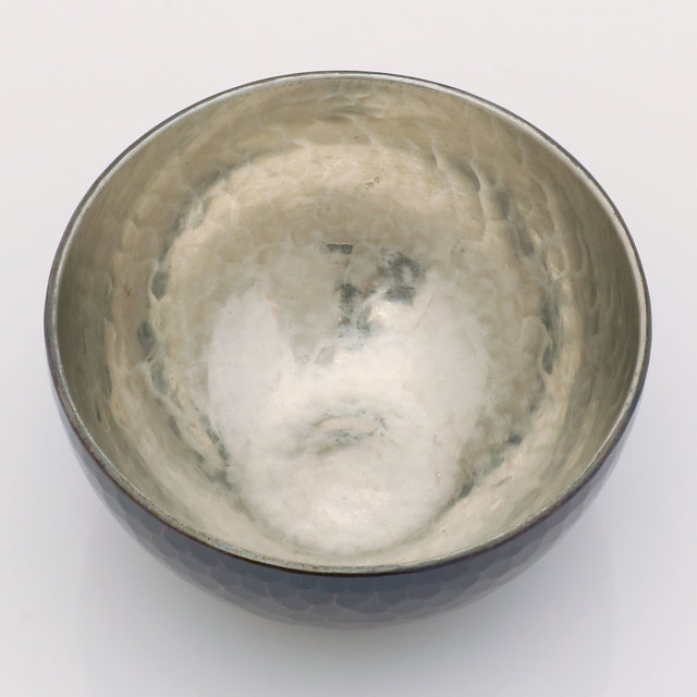 ぶんた様 新品 鎚起工房 清雅堂 錫鍛造打出 ぐい呑み酒器揃 2客 径6xh3c ぶんた様 新品 鎚起工房 清雅堂 錫鍛造打出 ぐい呑み酒器