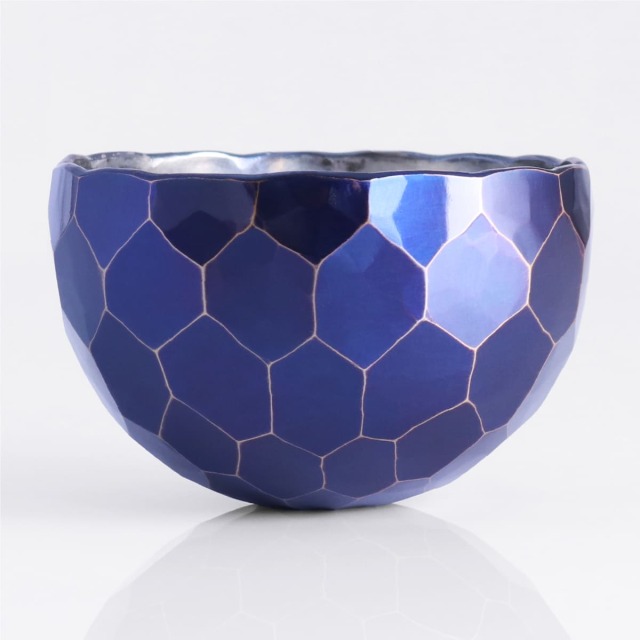 ［清雅堂］鎚起銅器｜酒器｜亀甲紋「ぐい呑み」青藍色（口径60mm、容量64ml）[清雅堂GuiL亀甲青藍]