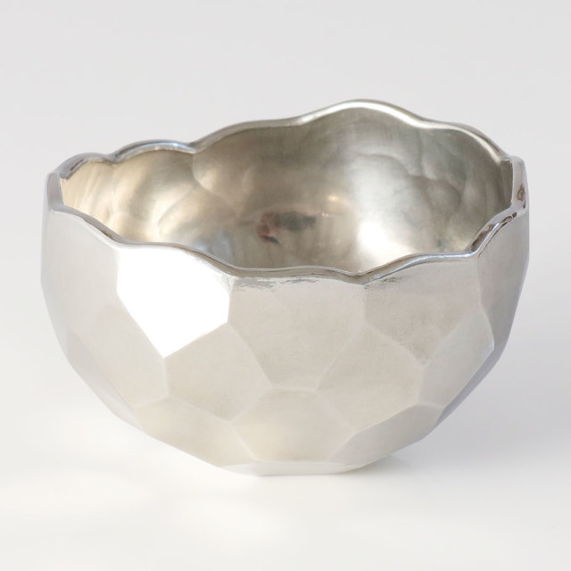 清雅堂　鎚起錫器｜酒器｜手作り亀甲紋錫器「ぐい呑み」銀白色[清雅堂GuiL亀甲]