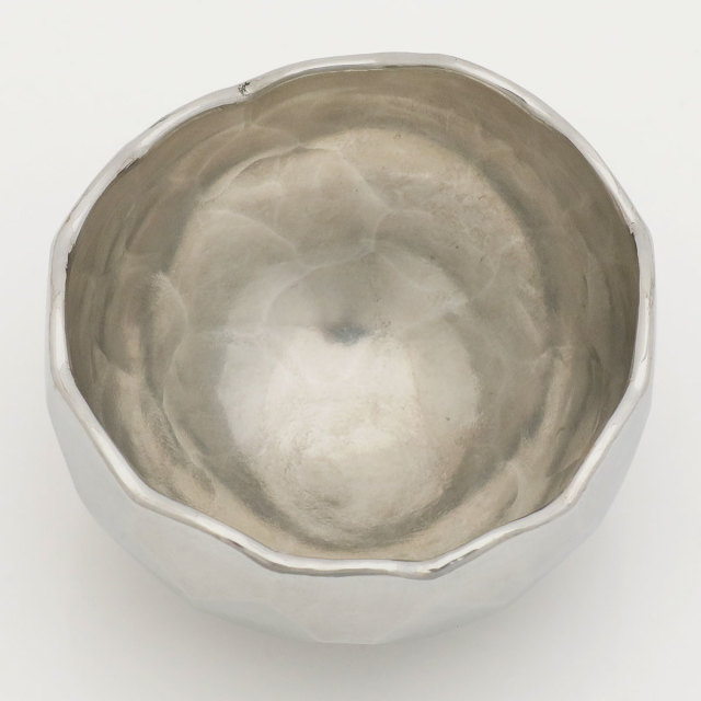 清雅堂　鎚起錫器｜酒器｜手作り亀甲紋錫器「ぐい呑み」銀白色[清雅堂GuiL亀甲]