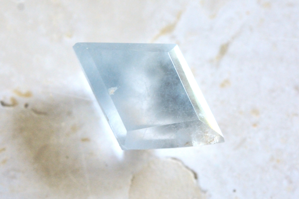 アクチノライトインクォーツ(ブルールチルクォーツ）【5】ルース・カボション（19.5×12.5mm）