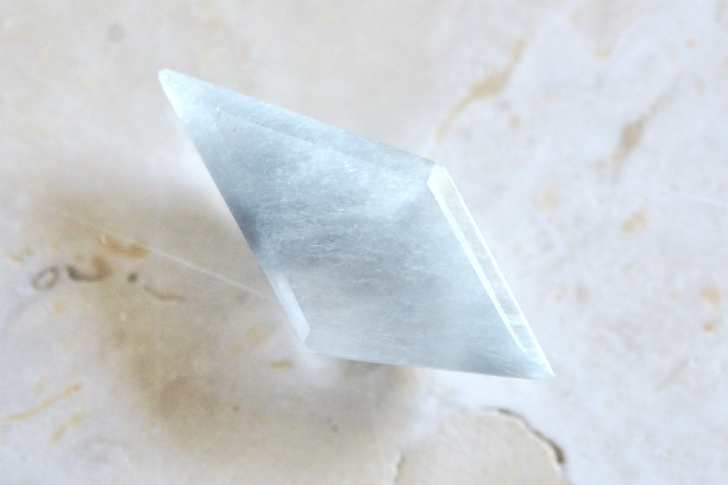 アクチノライトインクォーツ(ブルールチルクォーツ）【6】ルース・カボション（22×10mm）