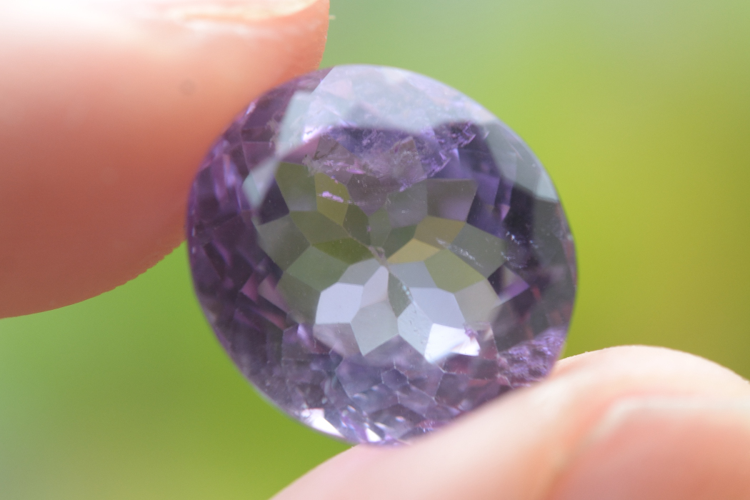 ピンクラベンダーアメジスト【24】ルース・ファセットカット（13×11.5mm）