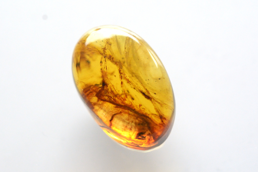 アンバー（琥珀）【44】天然石ルース・カボション（17×11mm）