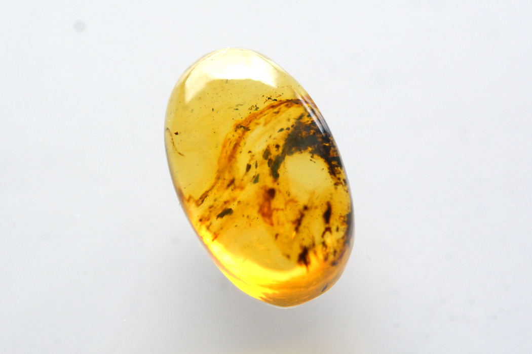 アンバー（琥珀）【45】天然石ルース・カボション（15×9.5mm）