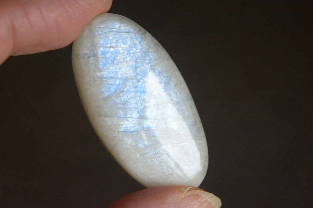 ベロモライト ムーンストーン【17】ルース・カボション（37.5×19mm）