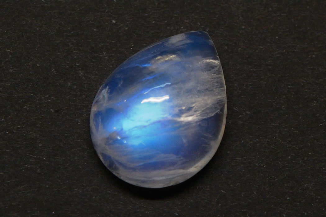 レインボームーンストーン【37】ルース・カボション　（20×15mm）