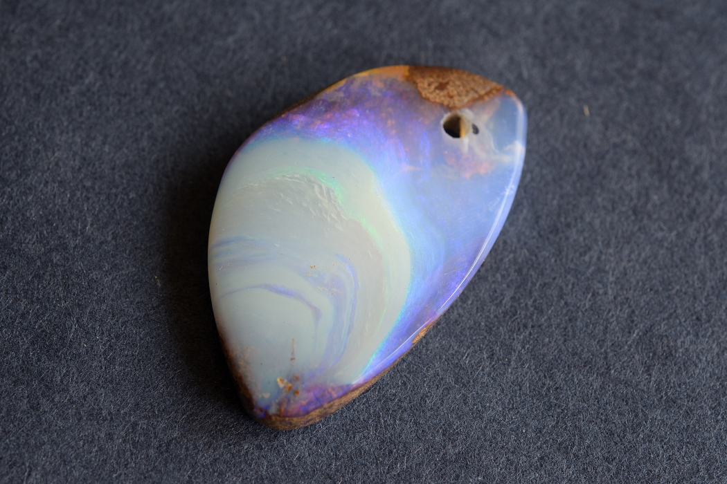 ボルダーオパール【38】ルース・カボション（34.5×21mm）