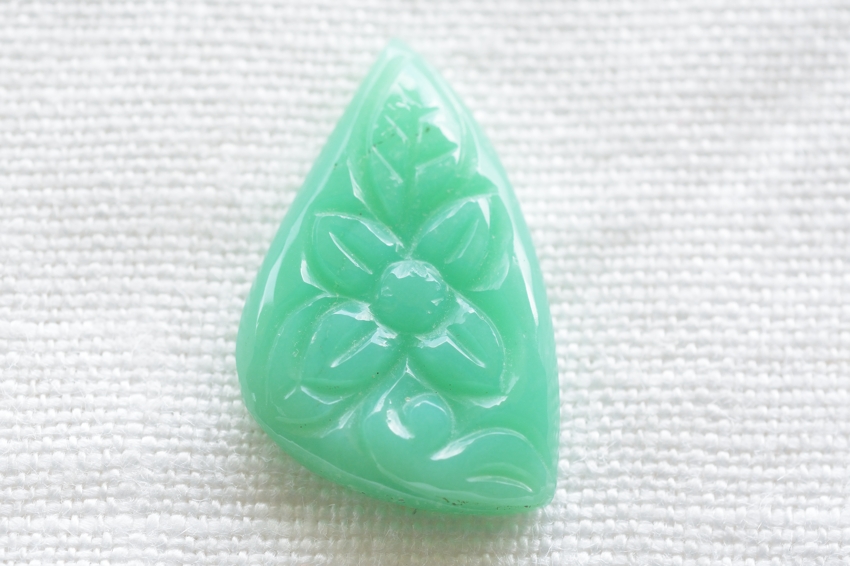 クリソプレーズ（カービング）【58】ルース・カボション　（22×13.5mm）