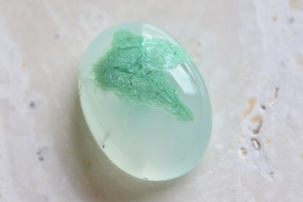 クリソプレーズ【60】ルース・カボション　（16.5×12.5mm）