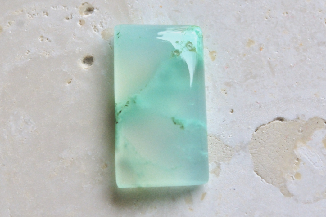 クリソプレーズ【69】ルース・カボション　（19.5×11mm）
