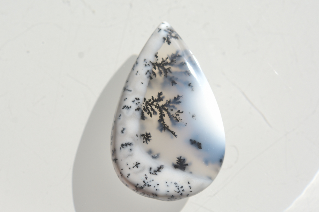 デンドライトオパール【16】ルース・カボション（36×23mm）