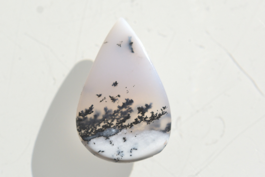 デンドライトオパール【18】ルース・カボション（25×16mm）