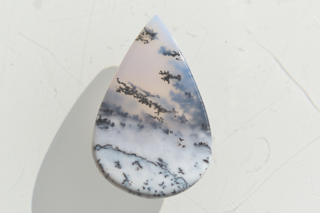 デンドライトオパール【19】ルース・カボション（25×16.5mm）