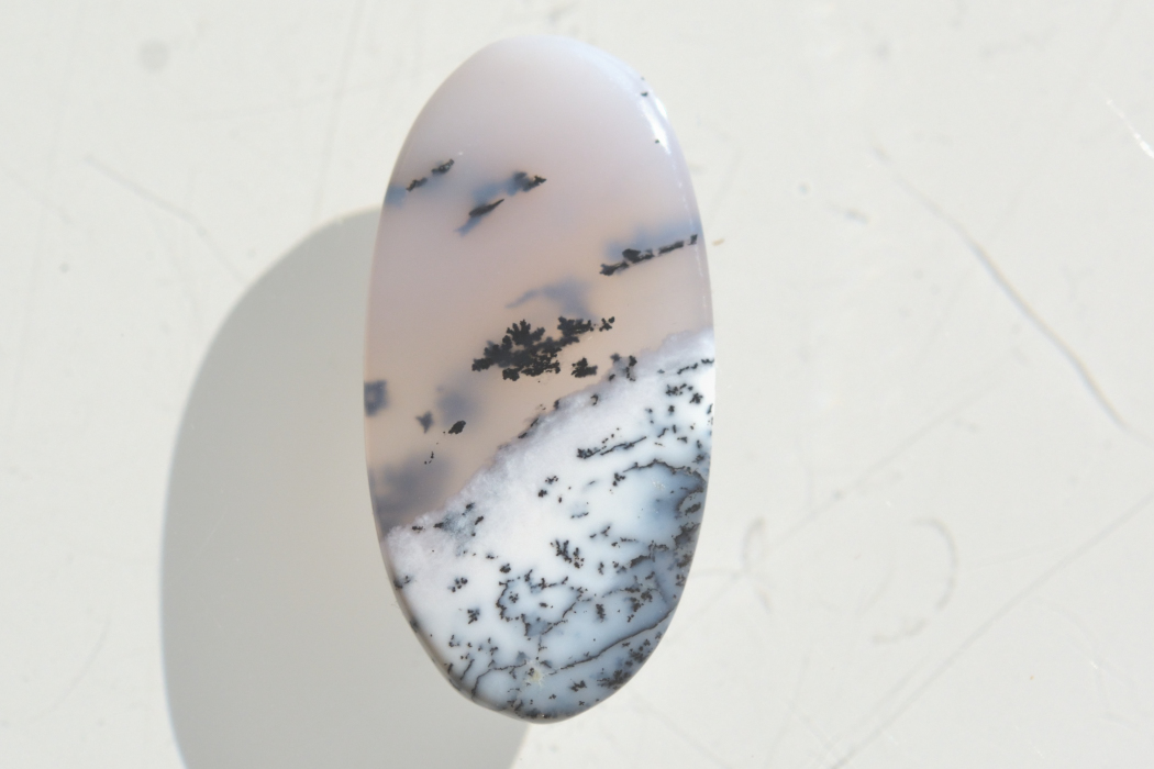 デンドライトオパール【21】ルース・カボション（27×13.5mm）