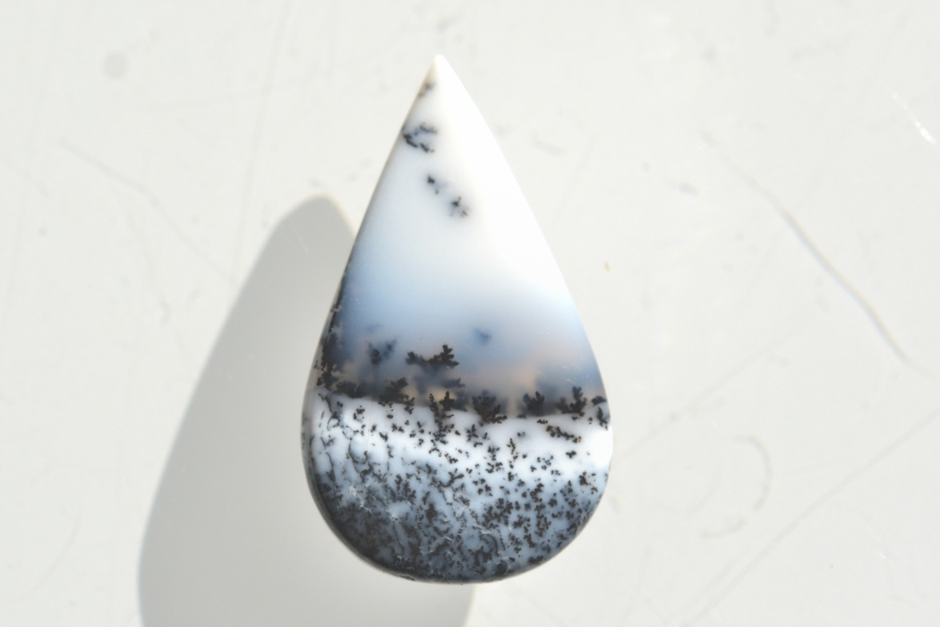 デンドライトオパール【22】ルース・カボション（25.5×15mm）
