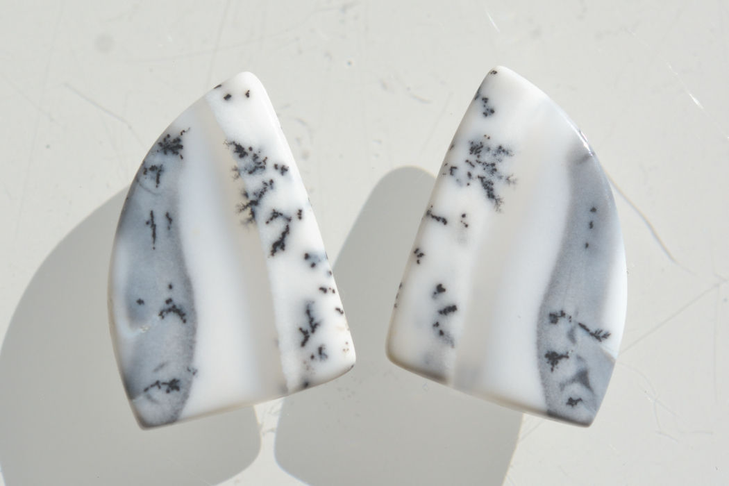 デンドライトオパール　ペア【24】ルース・カボション（24.5×15.5mm）
