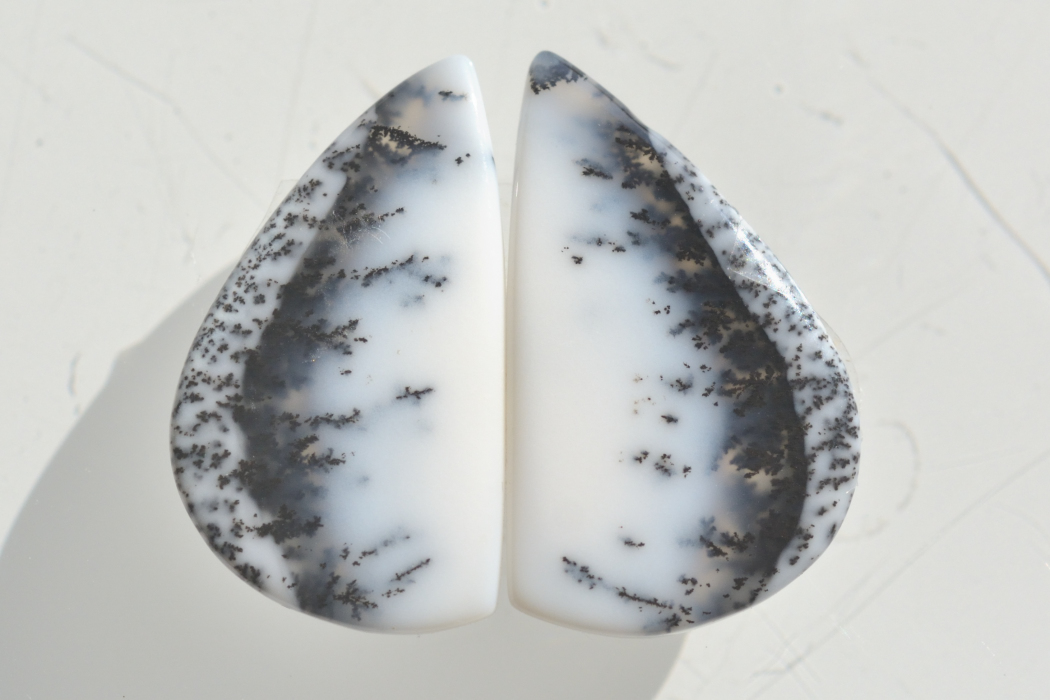 デンドライトオパール　ペア【25】ルース・カボション（23.5×14mm）