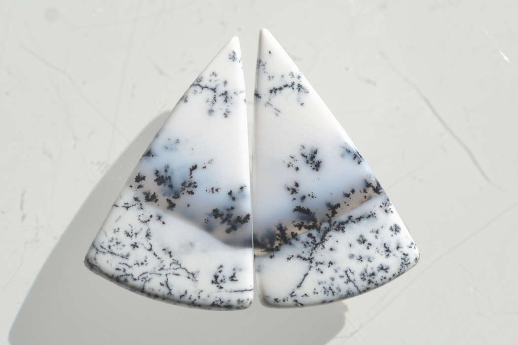 デンドライトオパール　ペア【26】ルース・カボション（24.5×14mm）