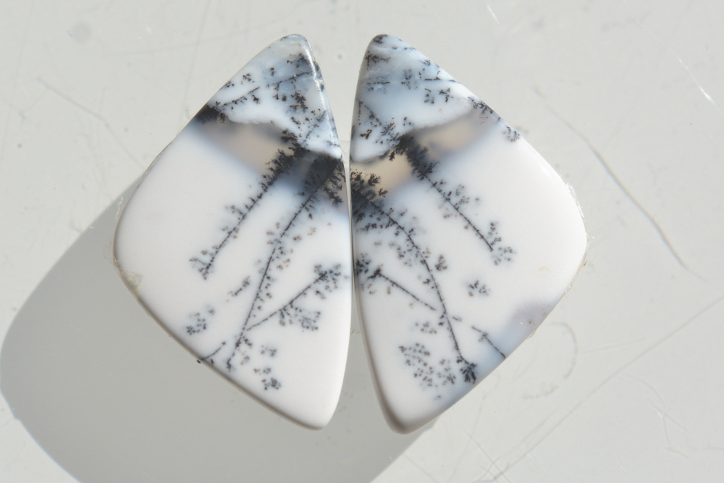 デンドライトオパール　ペア【28】ルース・カボション（25×14.5mm）