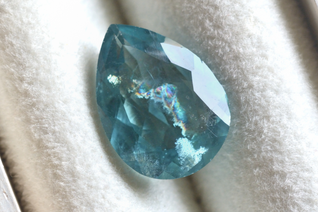 ブルーフローライト【73】ルース・カボション・ファセットカット　（16×11.5mm）