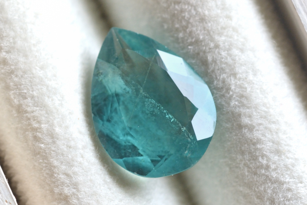 ブルーフローライト【74】ルース・カボション・ファセットカット　（16×12mm）