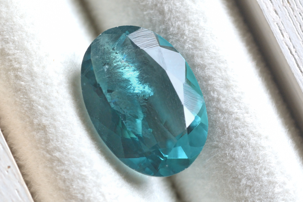 ブルーフローライト【76】ルース・カボション・ファセットカット　（18×13mm）