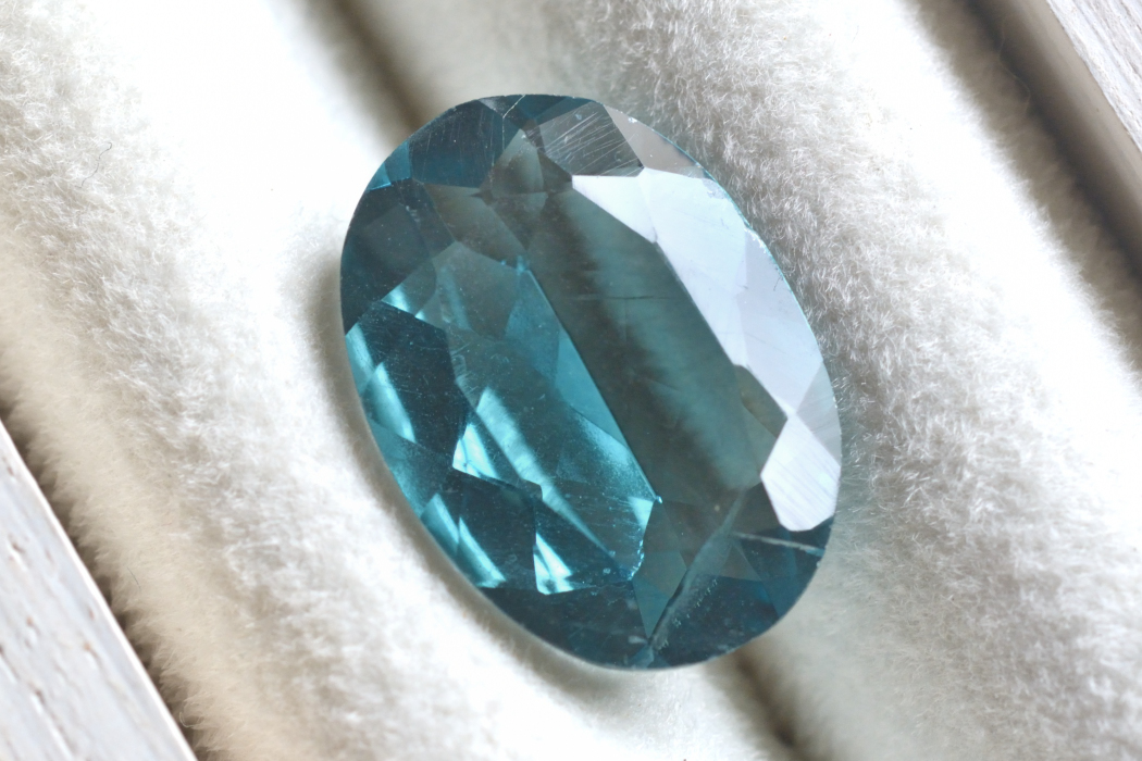 ブルーフローライト【78】ルース・カボション・ファセットカット　（18×13mm）