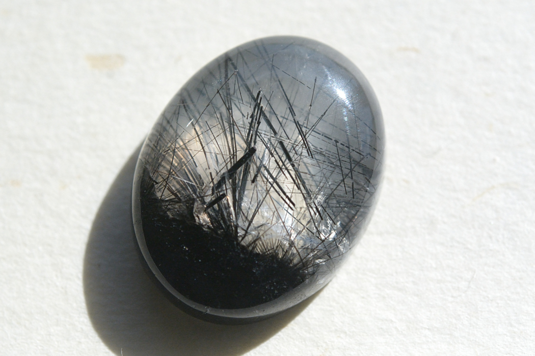 ブラックルチルクォーツ【11】ルース・カボション（25×19.5mm）