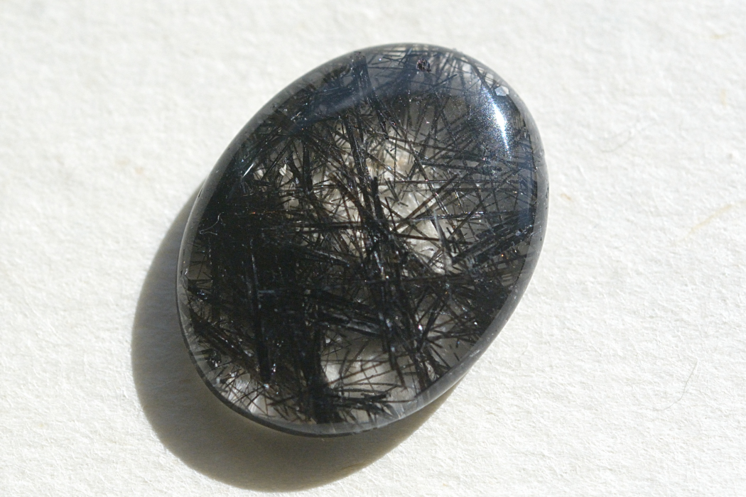 ブラックルチルクォーツ【12】ルース・カボション（19×14.5mm）