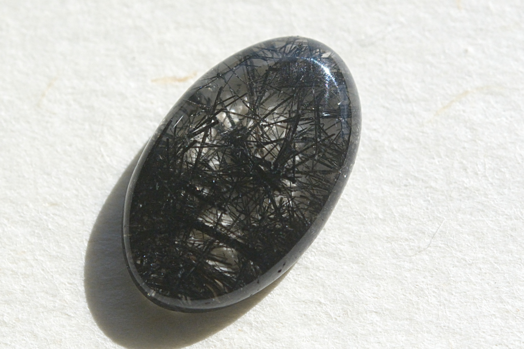 ブラックチルクォーツ【15】ルース・カボション（16.5×10.5mm）