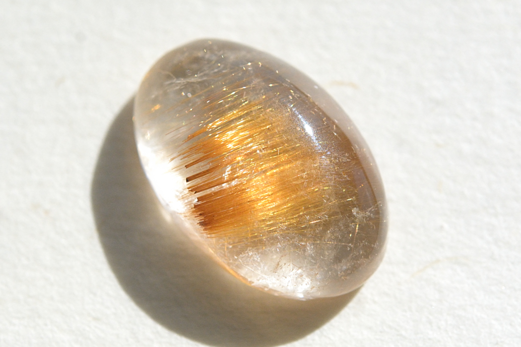 ゴールドルチルクォーツ【17】ルース・カボション（20.5×13.5mm）