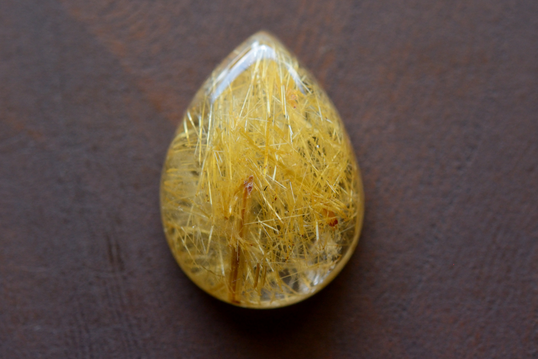 ゴールドルチルクォーツ【49】ルース・カボション（18×13mm）