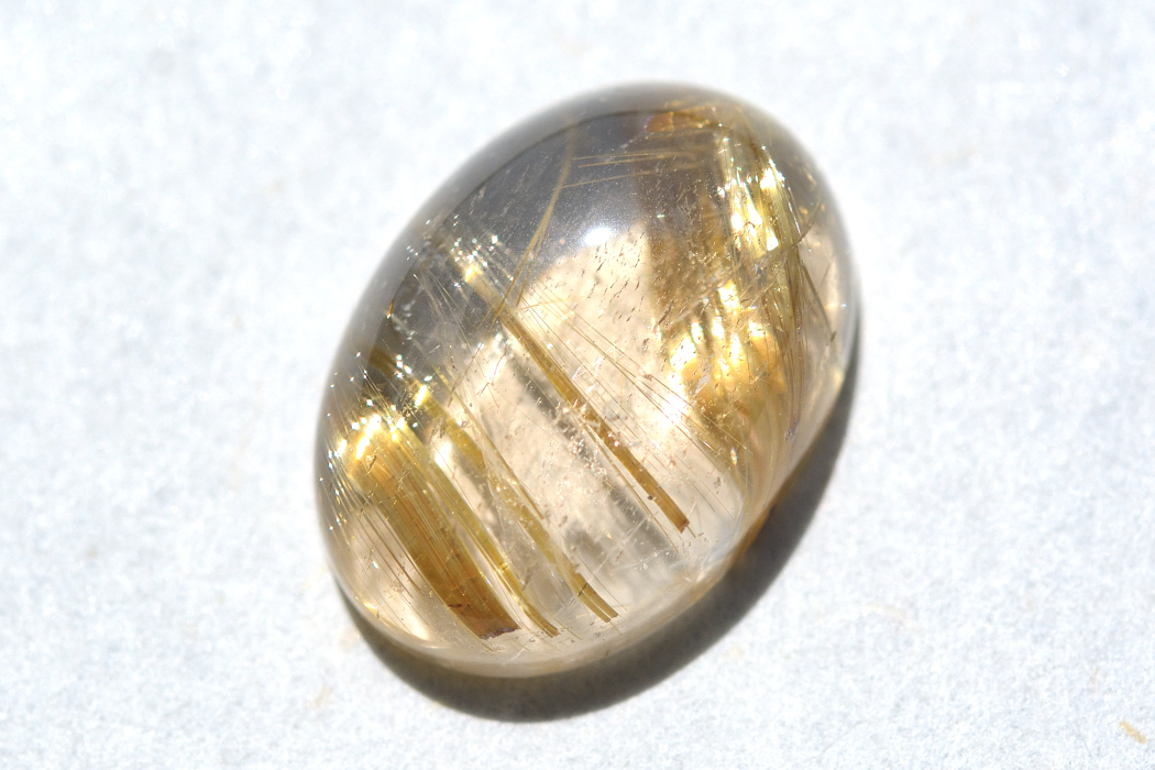 ゴールドルチルクォーツ【67】ルース・カボション（18×13mm）