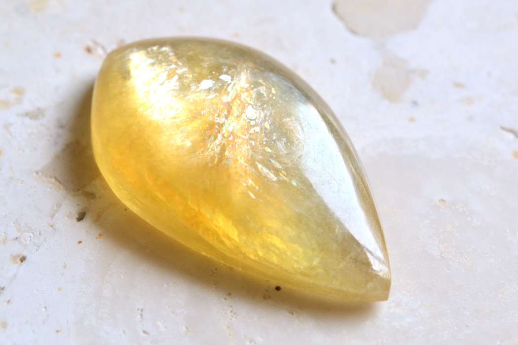 ゴールデンマイカ(ゴールデンレピドライト）【9】ルース・カボション（32×18.5mm）