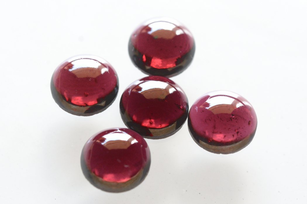 ロードライトガーネット【4】ルース・カボション（約12×12mm）