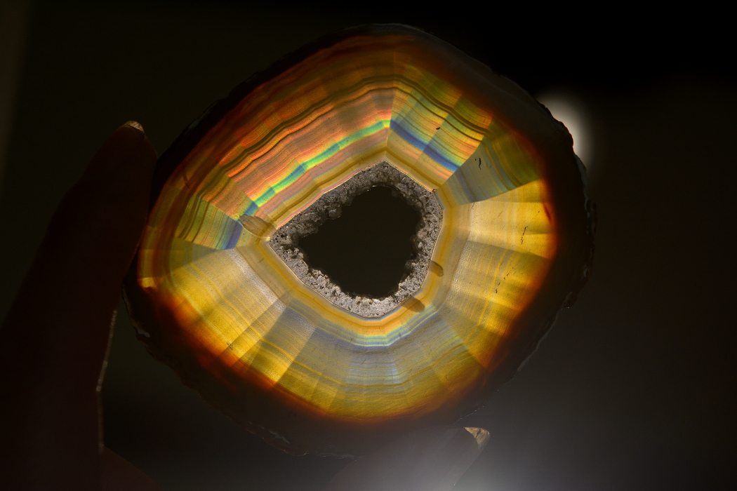 イリスアゲート【21】ルース・カボション（68.5×57.5mm）