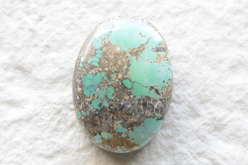 イラン産（ペルシャ）ターコイズ【90】天然石ルース・カボション（24.5×17.5mm）