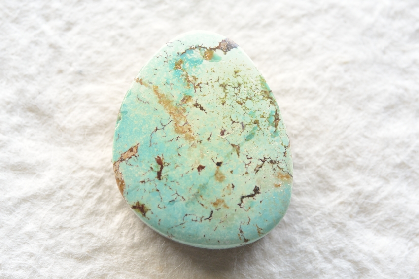 イラン産（ペルシャ）ターコイズ【91】天然石ルース・カボション（23×18.5mm）