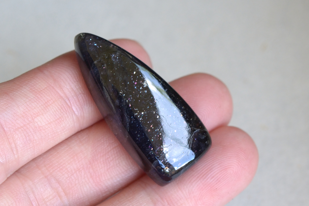 アイオライトサンストーン【29】ルース・カボション（34×14.5ｍm）