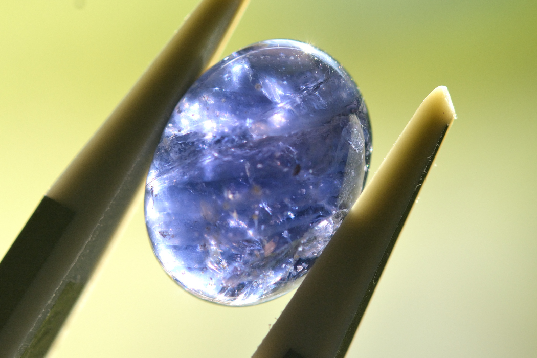アイオライト【57】ルース・カボション（10.5×8ｍｍ）