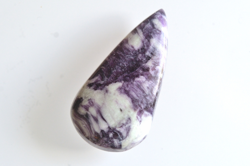 ケンメレライト【7】天然石ルース・カボション　（31.5×17mm）