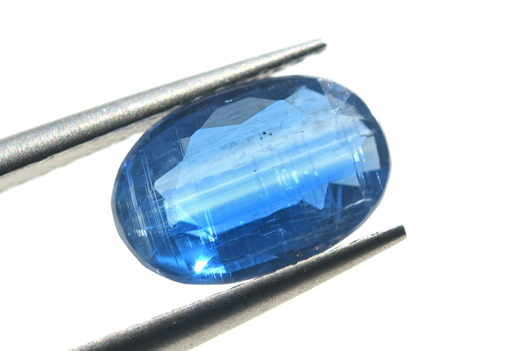 カイヤナイト【46】　ルース・ファセットカット(10×7mm）