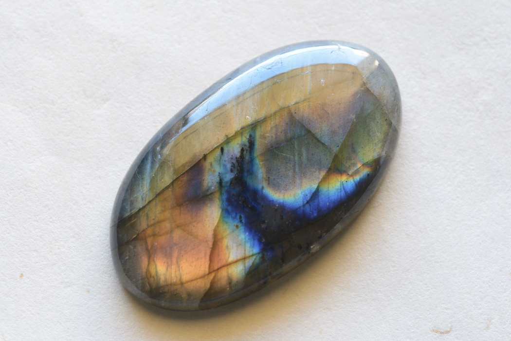 ラブラドライト【10】　ルース・カボション　（50.5×29mm）