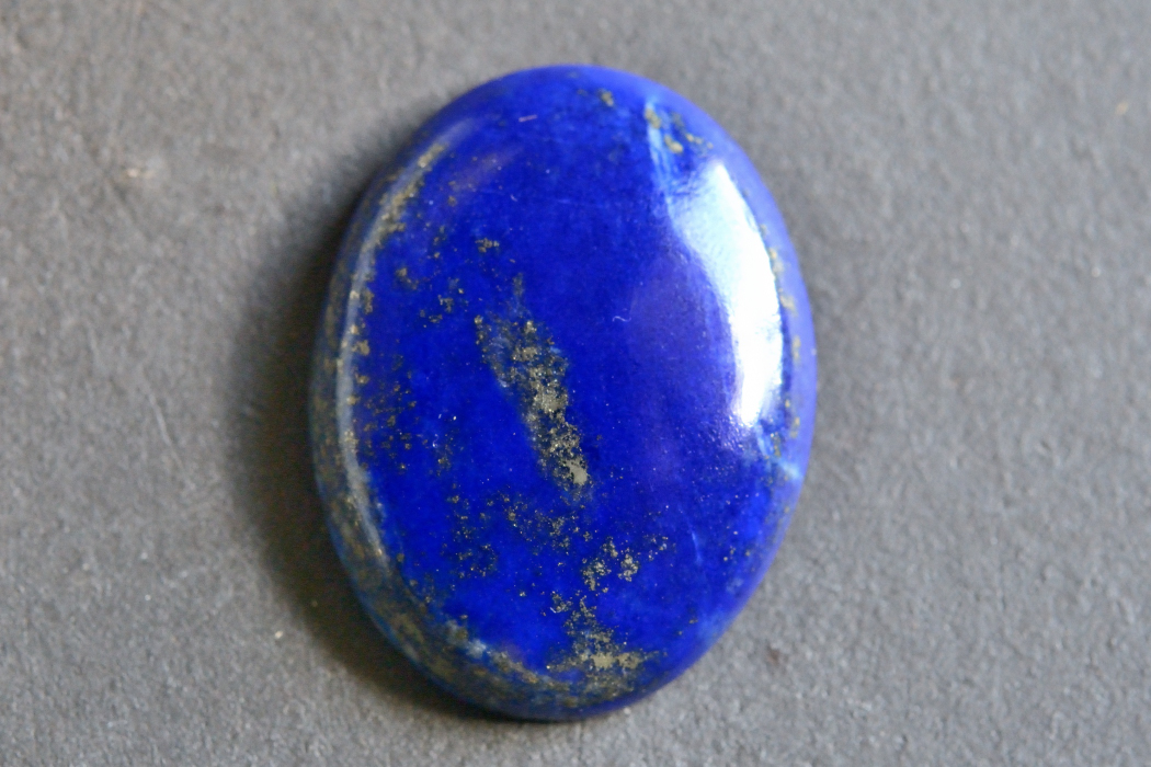 ラピスラズリ【6】　ルース・カボション（29×22.5mm）